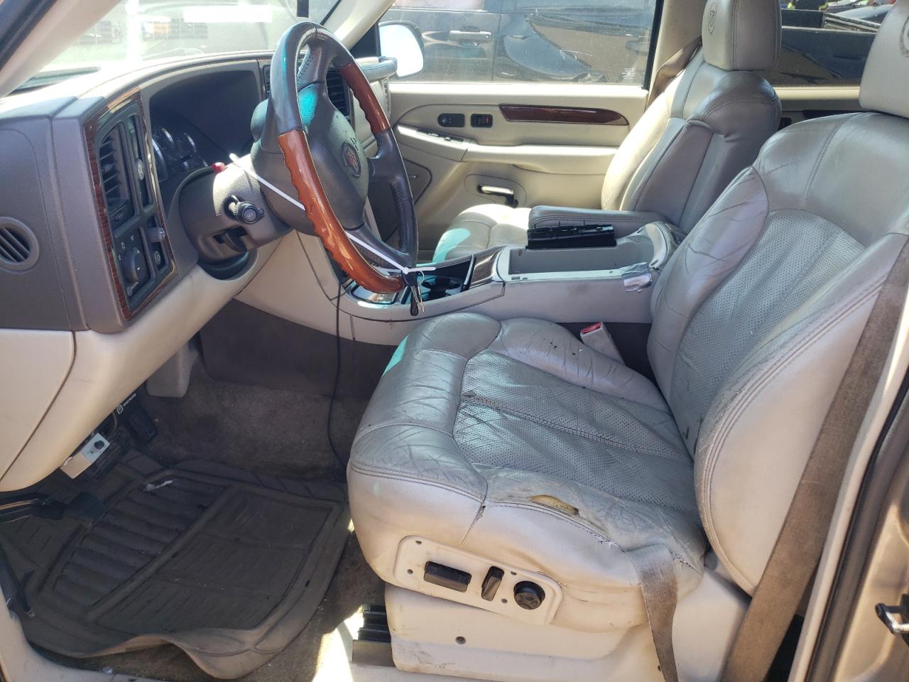 1GYEK63NX2R140799 2002 Cadillac Escalade Luxury