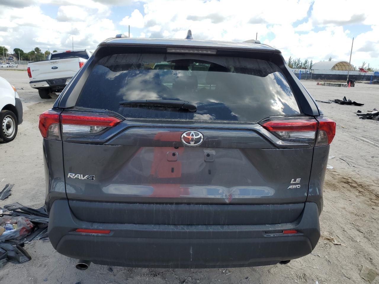 2T3F1RFV2MC226588 2021 Toyota Rav4 Le