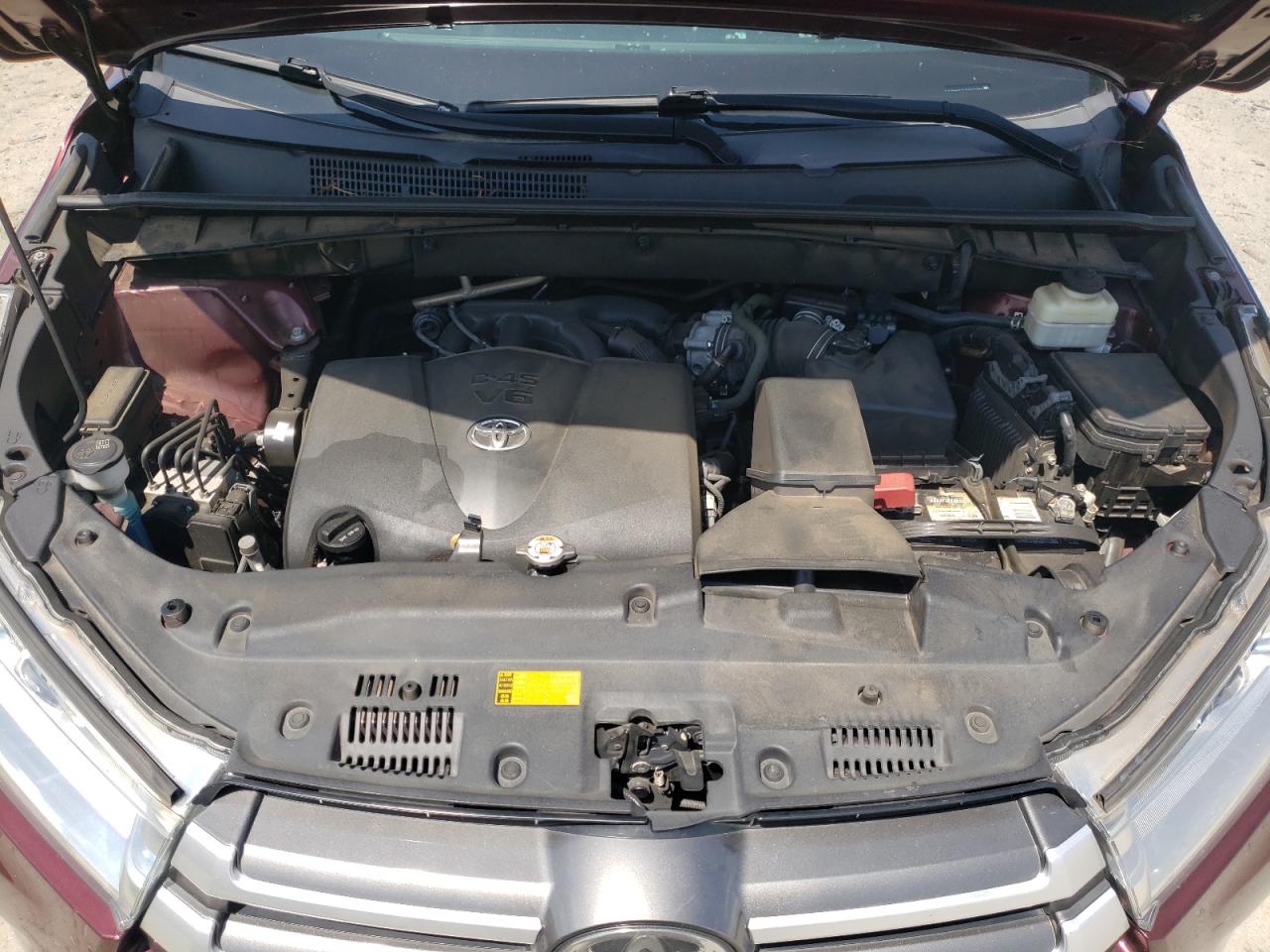 5TDZZRFH1HS231352 2017 Toyota Highlander Le