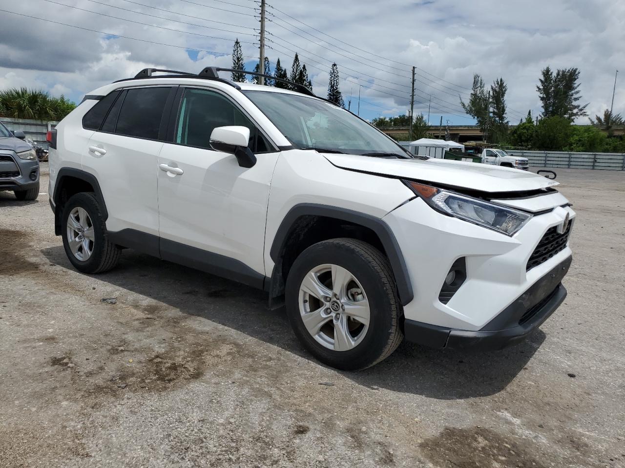 2021 Toyota Rav4 Xle vin: 2T3W1RFV1MW107106