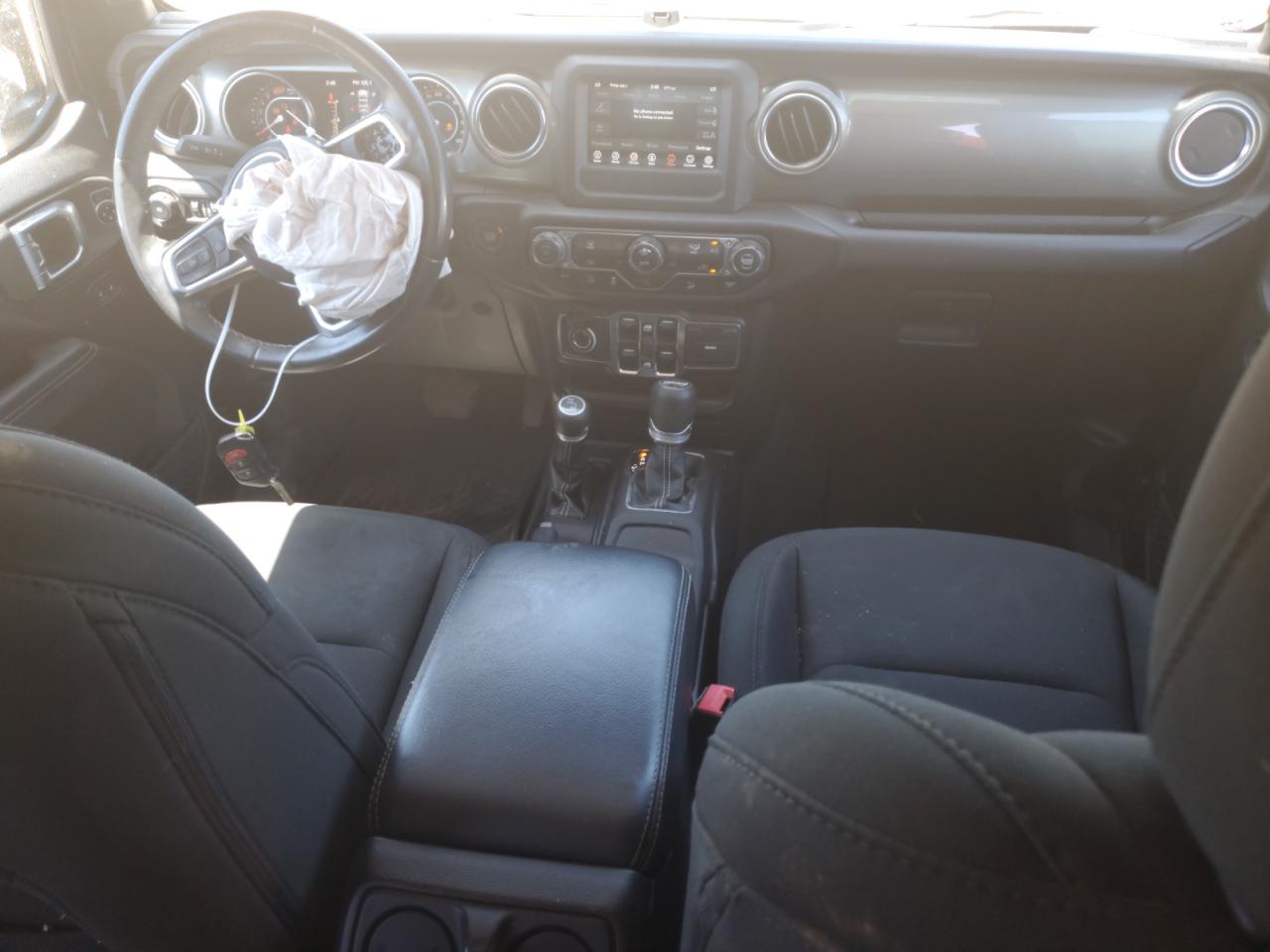 1C4HJXEN8LW115105 2020 Jeep Wrangler Unlimited Sahara