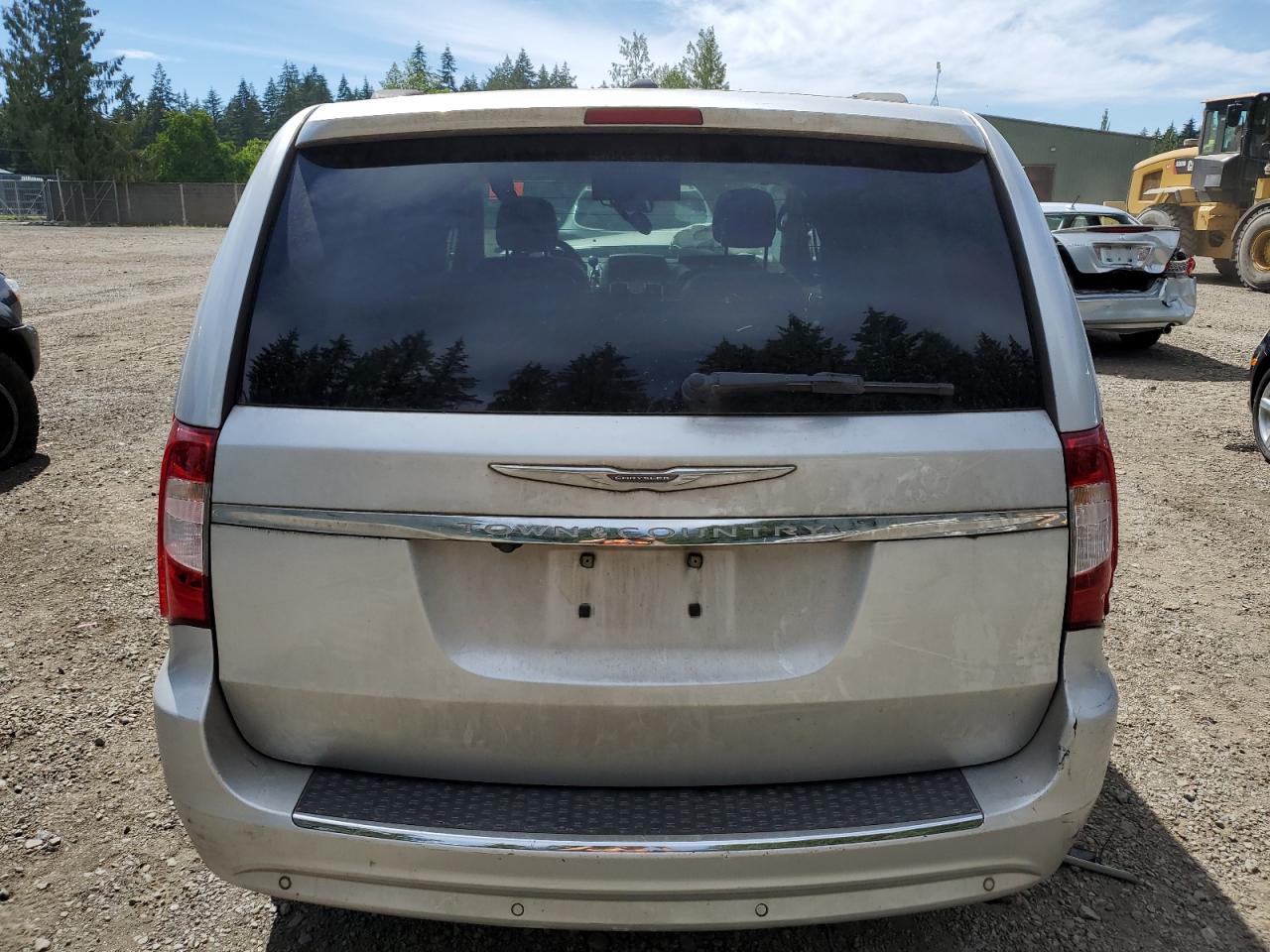 2A4RR8DG9BR780425 2011 Chrysler Town & Country Touring L