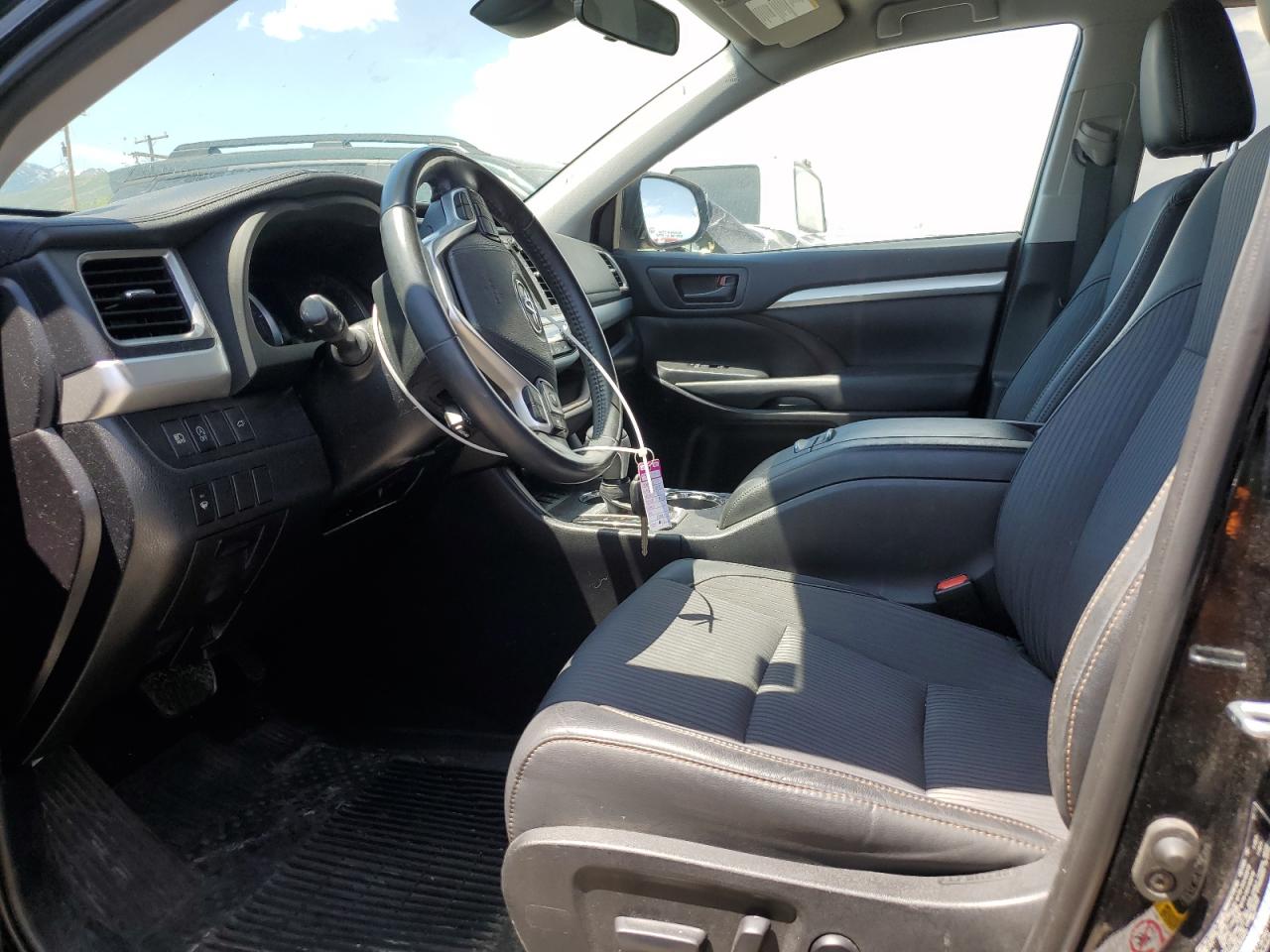 5TDBZRFH7KS929912 2019 Toyota Highlander Le