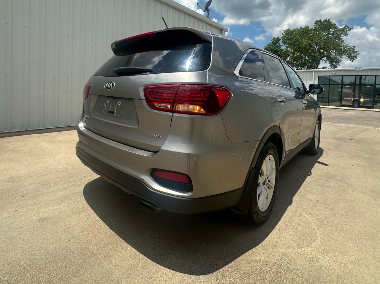 2019 Kia Sorento Lx vin: 5XYPG4A5XKG496773