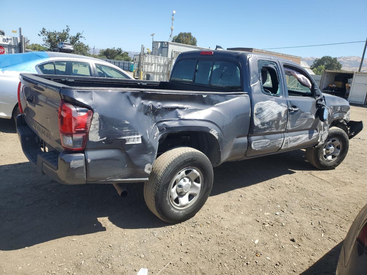 5TFRX5GN5JX130320 2018 Toyota Tacoma Access Cab