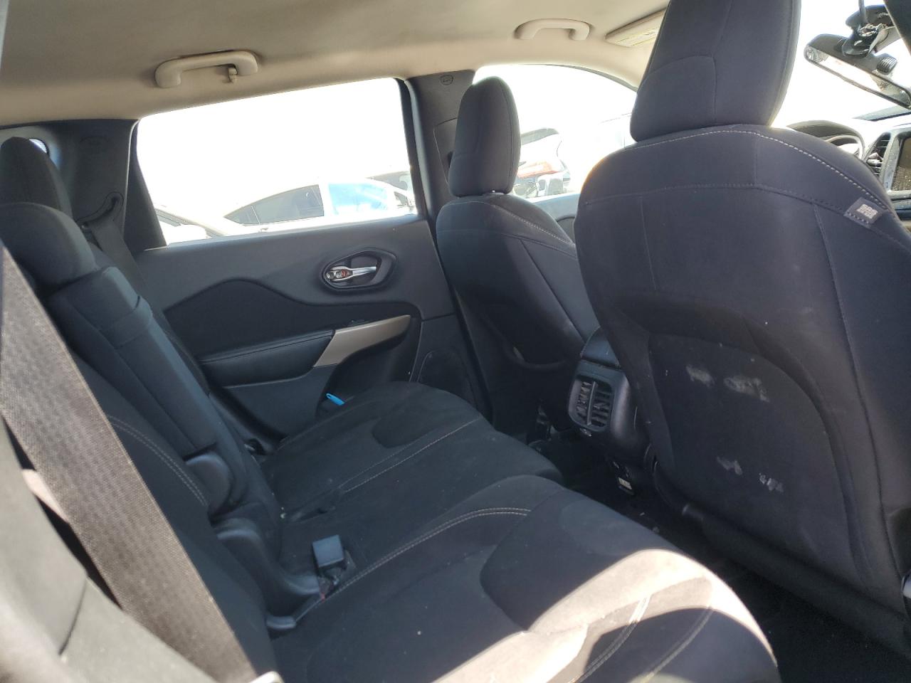 1C4PJLCSXHD232975 2017 Jeep Cherokee Latitude