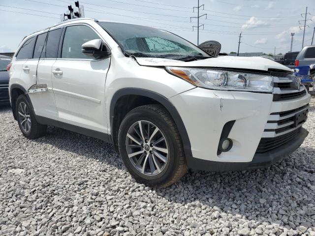 VIN 5TDJZRFH0KS915684 2019 Toyota Highlander, SE no.4