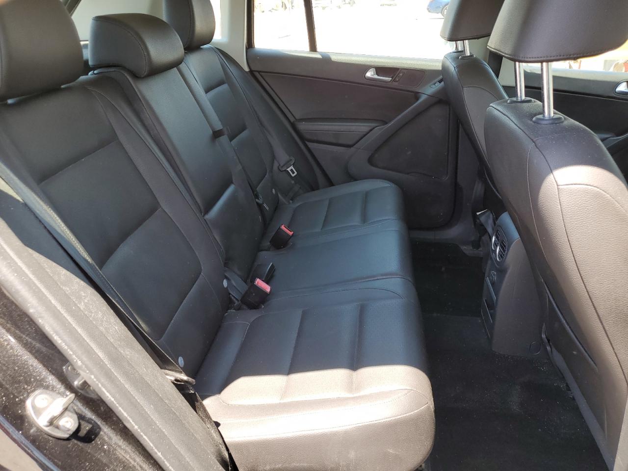 WVGAV7AX8HK003962 2017 Volkswagen Tiguan S