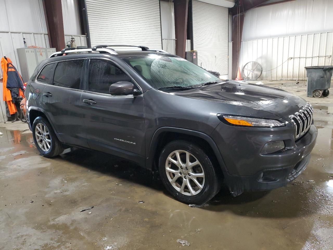 2017 Jeep Cherokee Latitude vin: 1C4PJLCB5HW577562