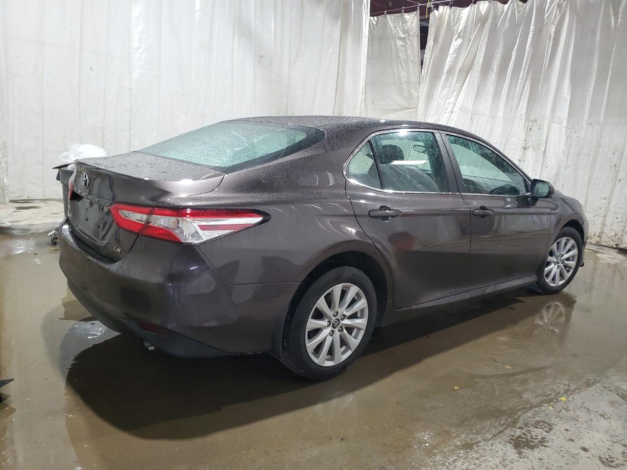 2018 Toyota Camry L vin: 4T1B11HK3JU673145