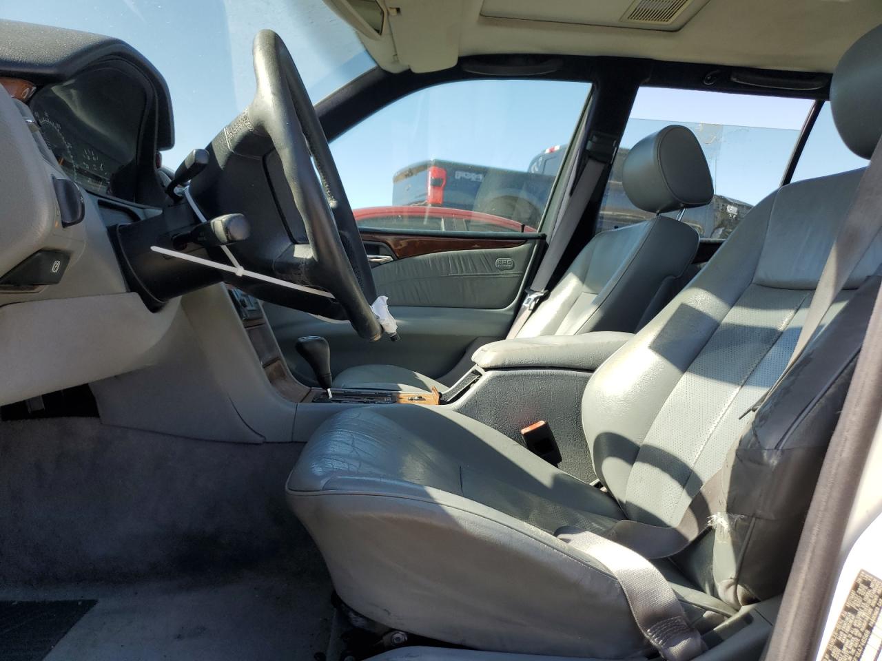 WDBJH65F1XA746568 1999 Mercedes-Benz E 320