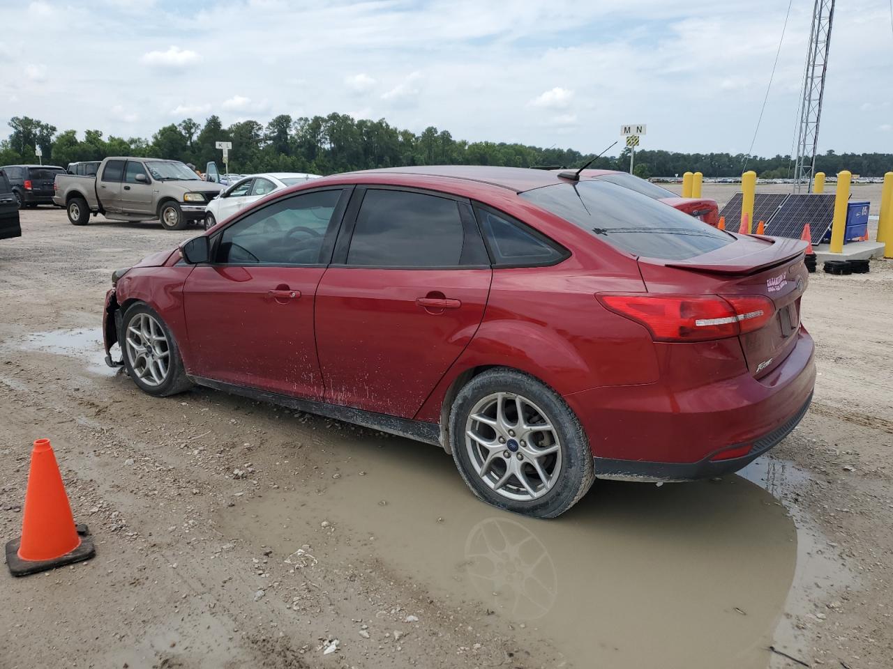 2015 Ford Focus Se vin: 1FADP3F25FL323593