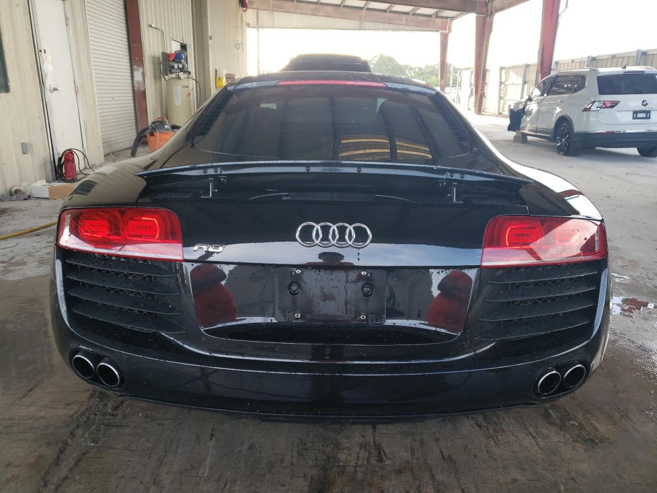 WUADUAFG5BN001427 2011 Audi R8 4.2 Quattro