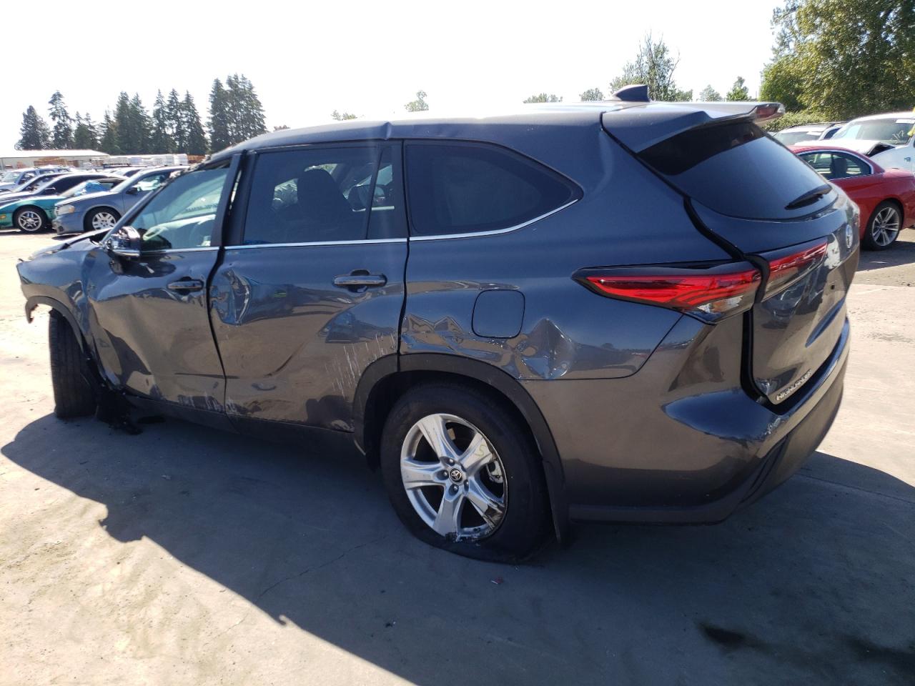 Lot #2749386646 2023 TOYOTA HIGHLANDER