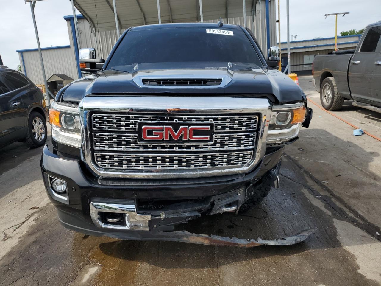 2018 GMC Sierra K2500 Denali vin: 1GT12UEY0JF274589