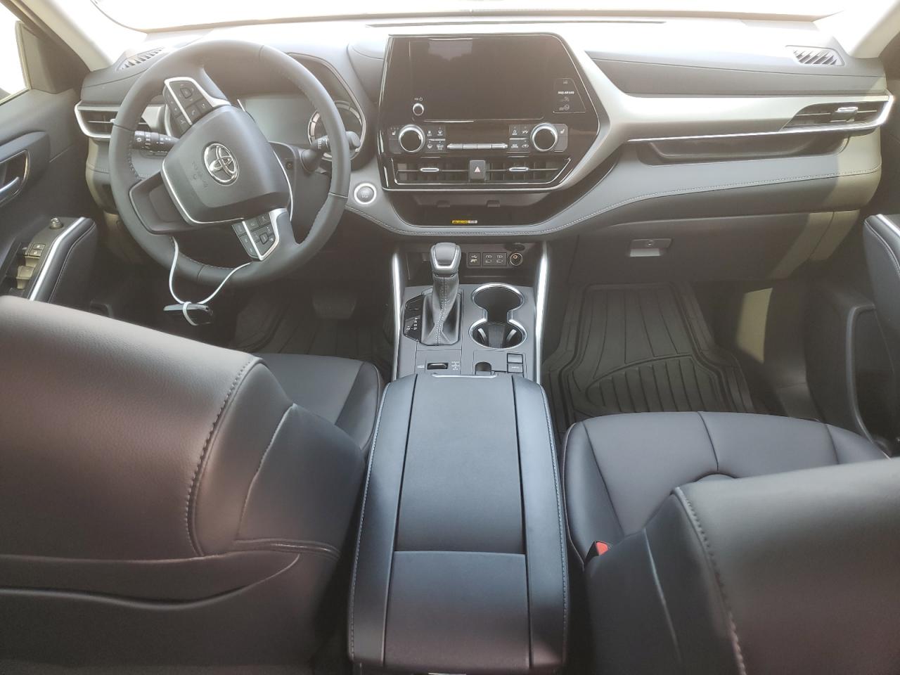 5TDKDRAH6RS052247 2024 Toyota Highlander Le