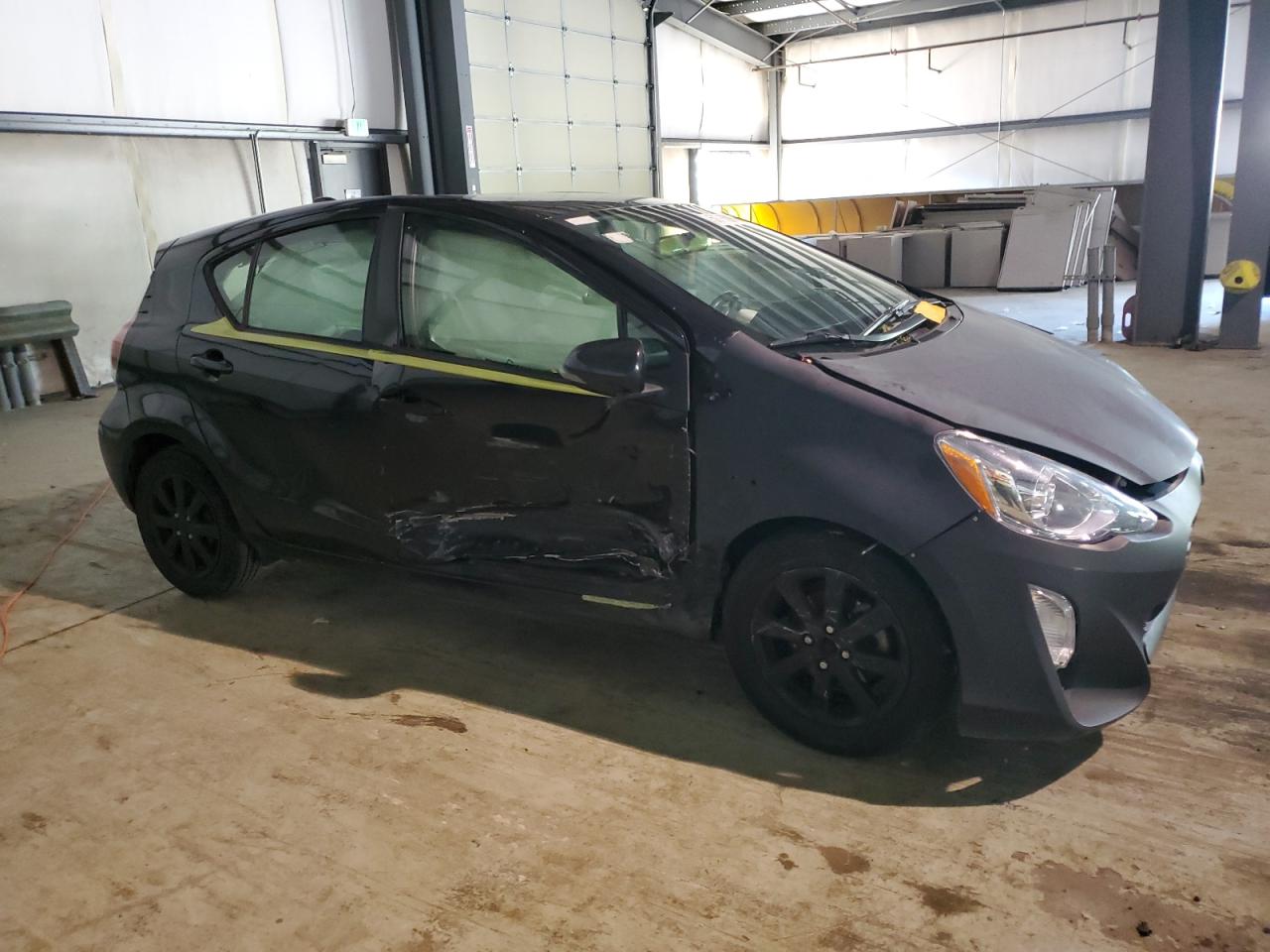 2016 Toyota Prius C vin: JTDKDTB39G1116744