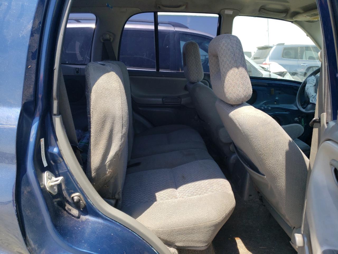 2CNBE13C736909995 2003 Chevrolet Tracker