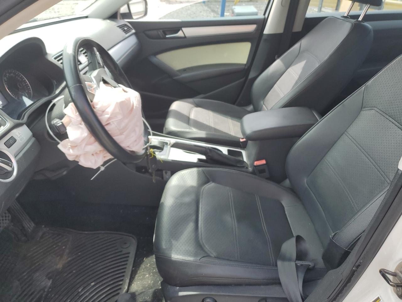 1VWBN7A37DC113568 2013 Volkswagen Passat Se