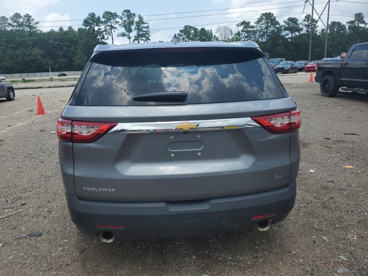 1GNERFKW2JJ256241 2018 Chevrolet Traverse Ls