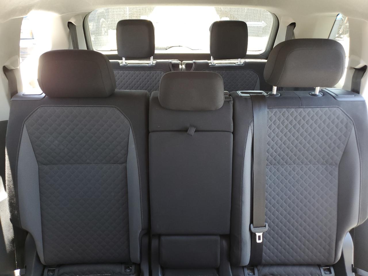 3VV1B7AX6JM107573 2018 Volkswagen Tiguan S