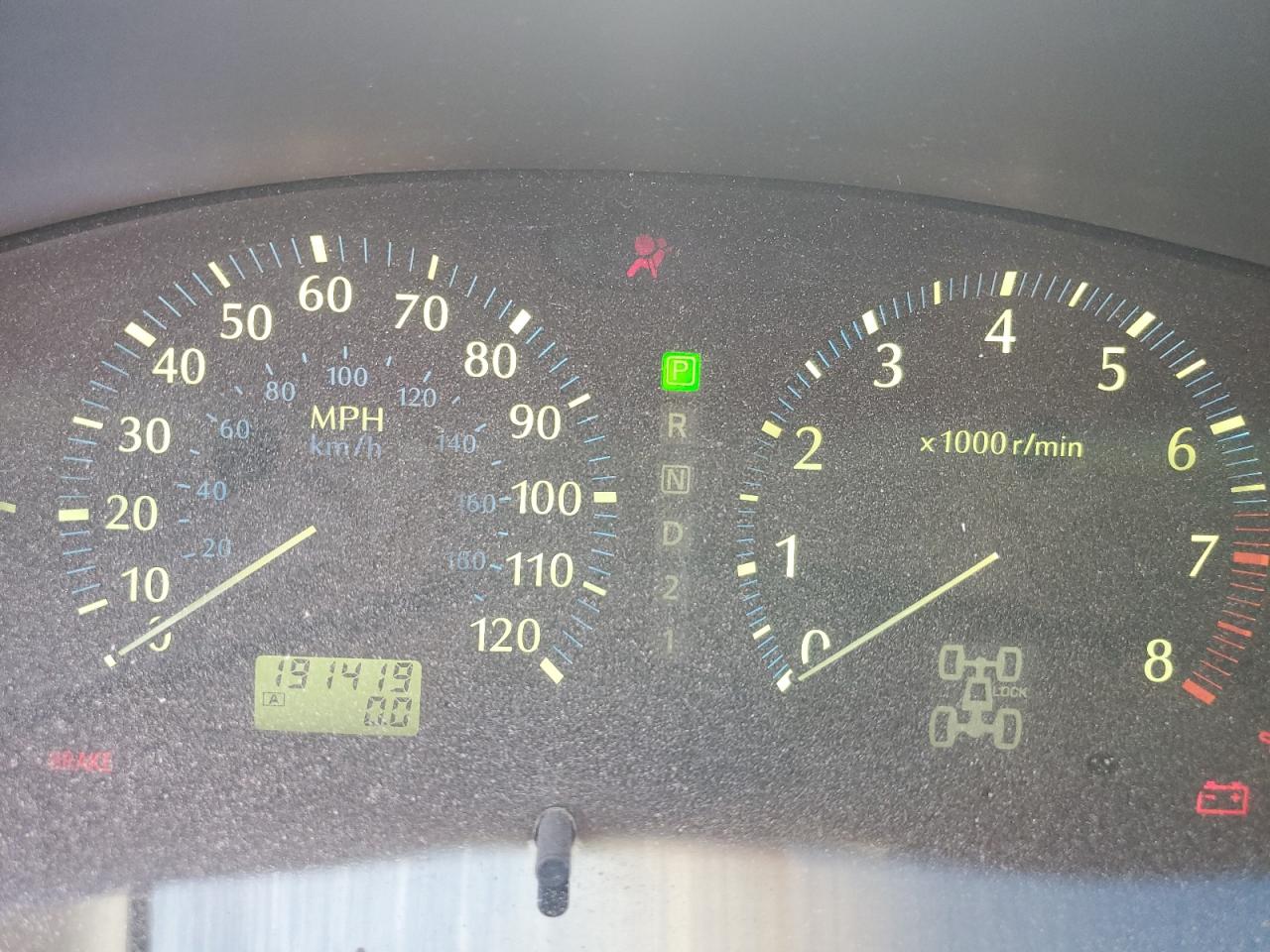 JNRDR09Y42W261065 2002 Infiniti Qx4