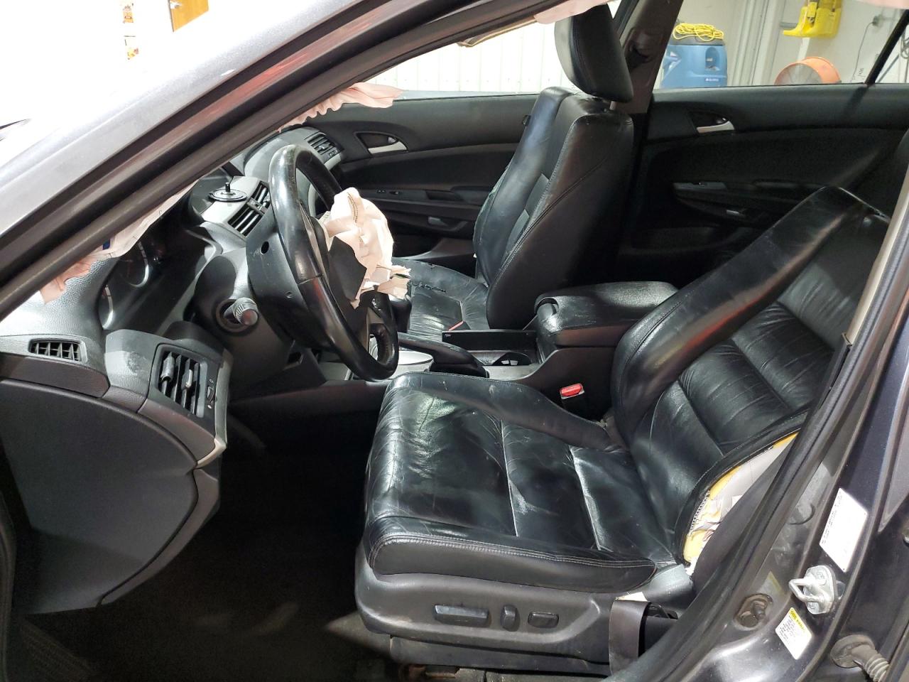 1HGCP2F60BA020358 2011 Honda Accord Se