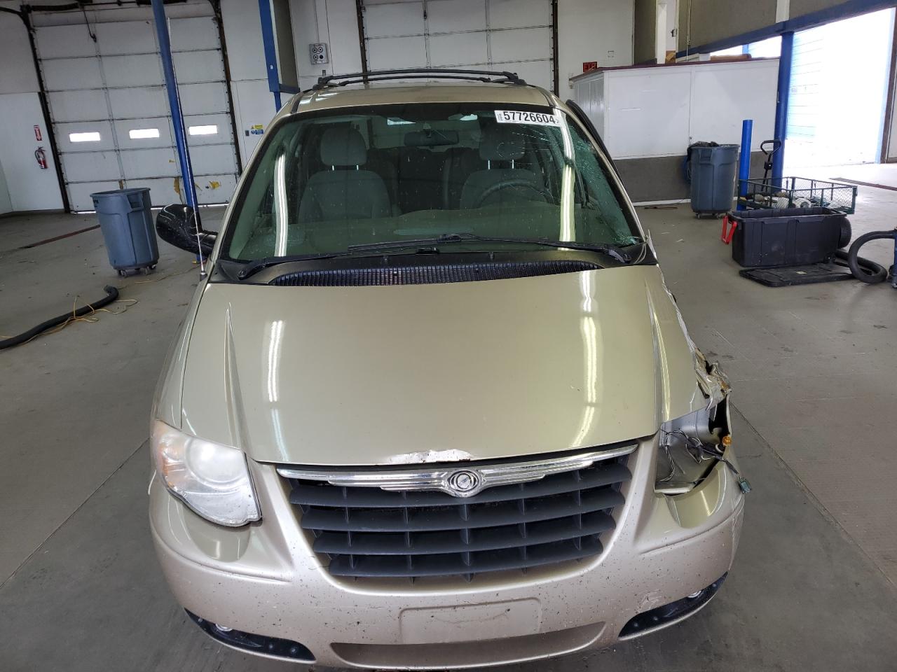 2A4GP44R17R121026 2007 Chrysler Town & Country Lx