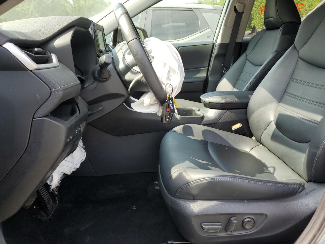 4T3B6RFV1NU099140 2022 Toyota Rav4 Xle Premium