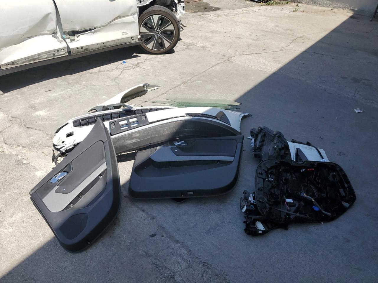 YSMEG3KA0PL130351 2023 Polestar 2