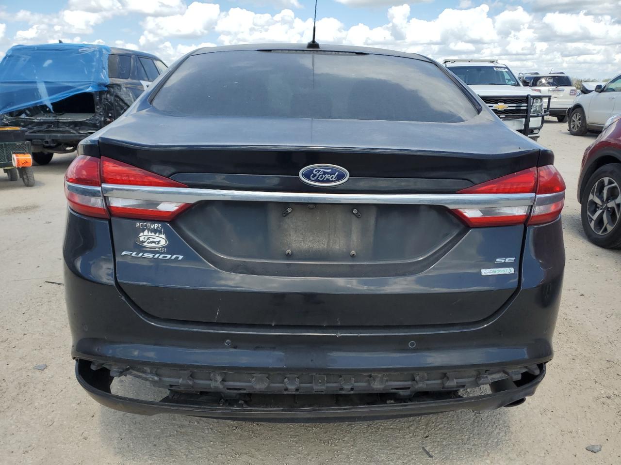 3FA6P0HDXJR144921 2018 Ford Fusion Se