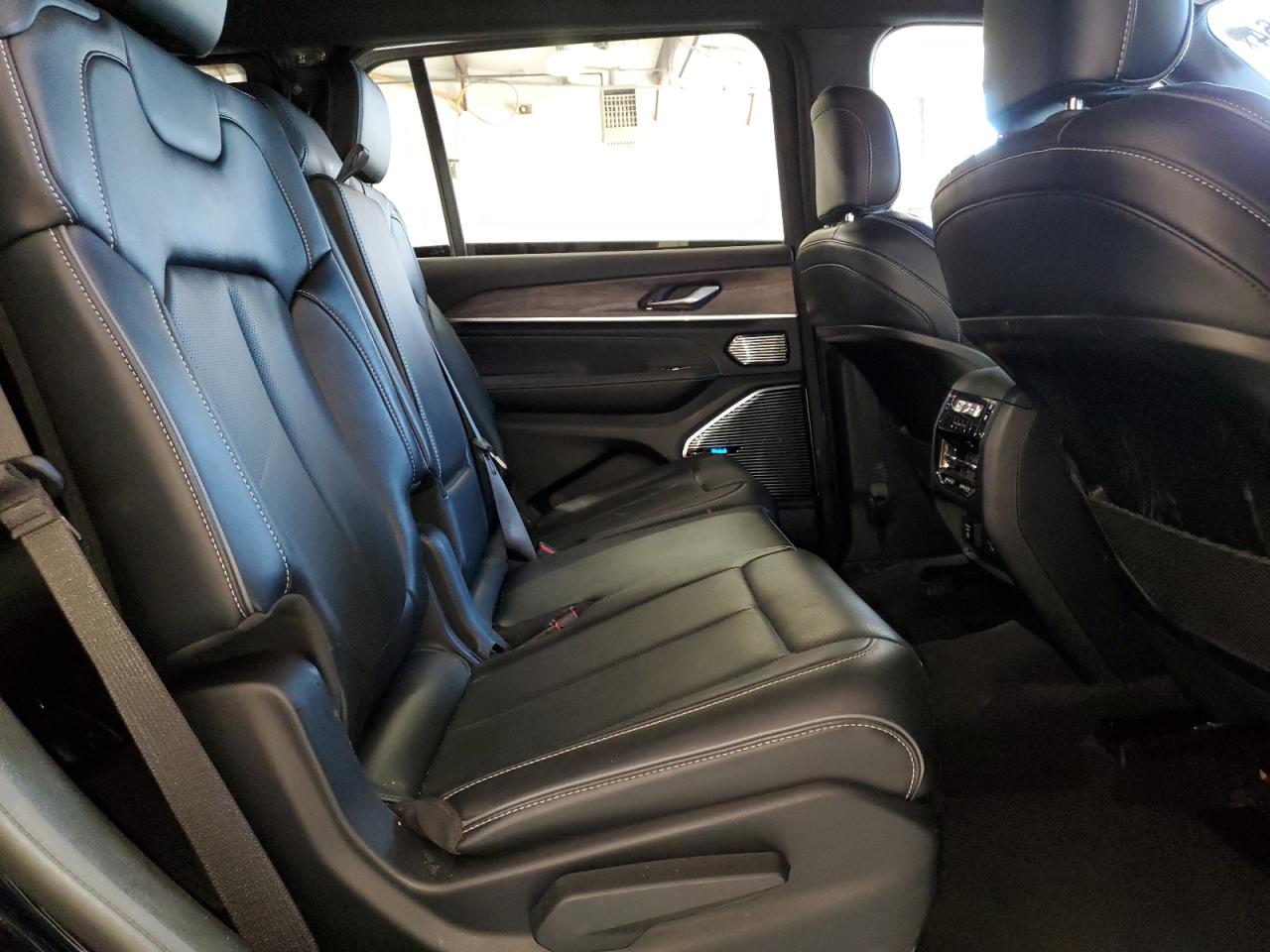 1C4RJKDGXM8148042 2021 Jeep Grand Cherokee L Overland