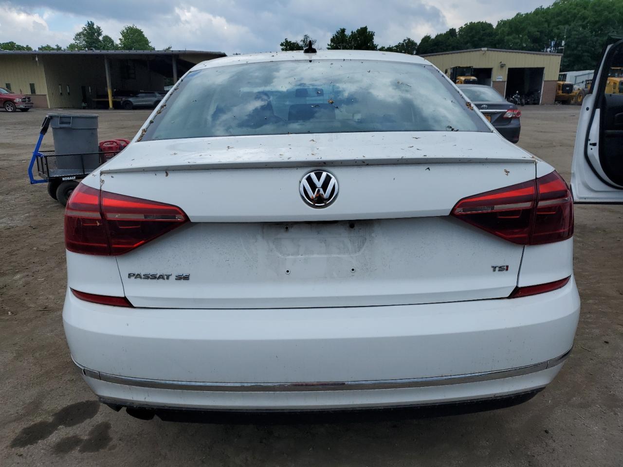 1VWBA7A36JC019351 2018 Volkswagen Passat Se