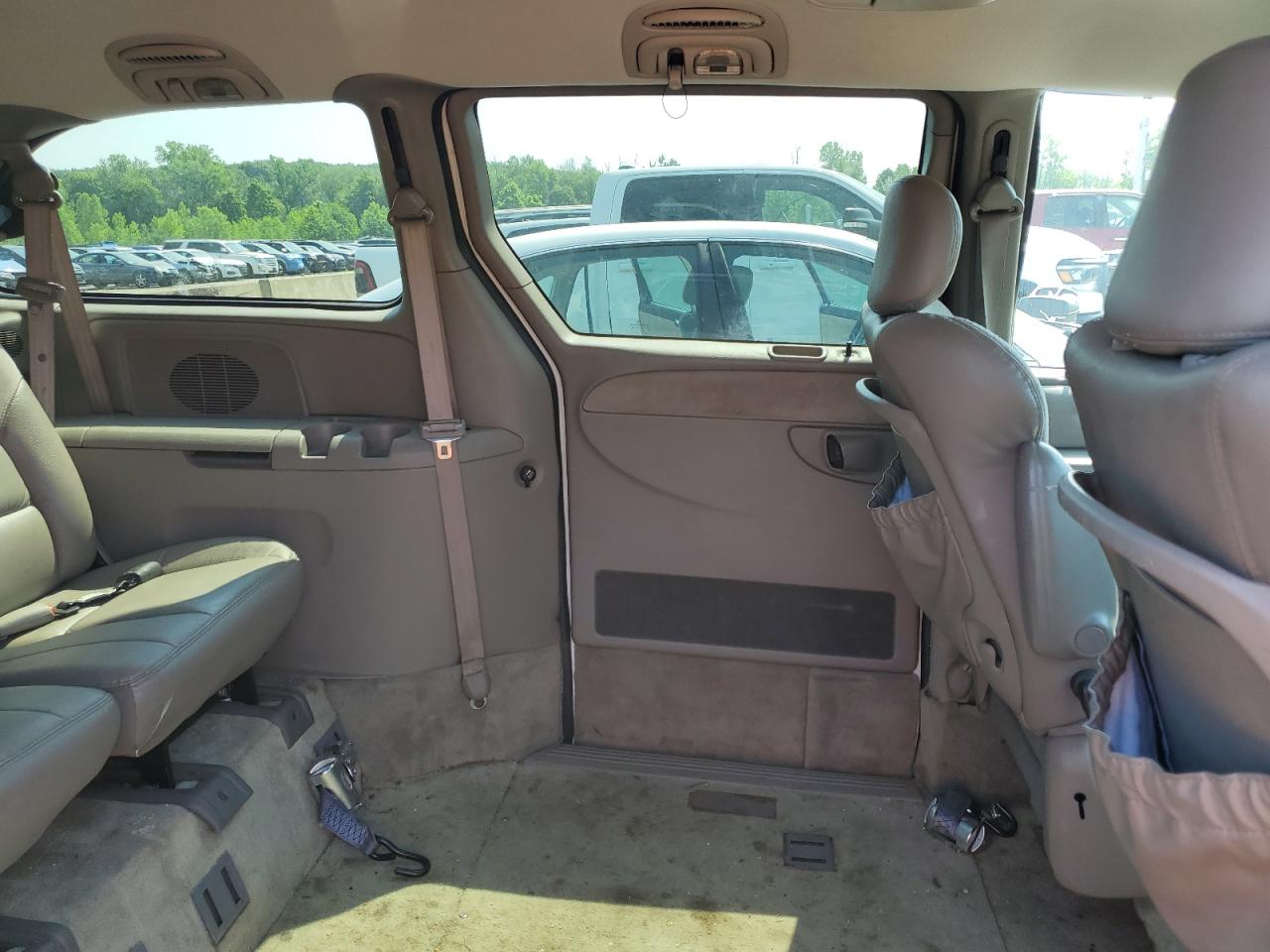 2C8GP64LX3R163698 2003 Chrysler Town & Country Limited