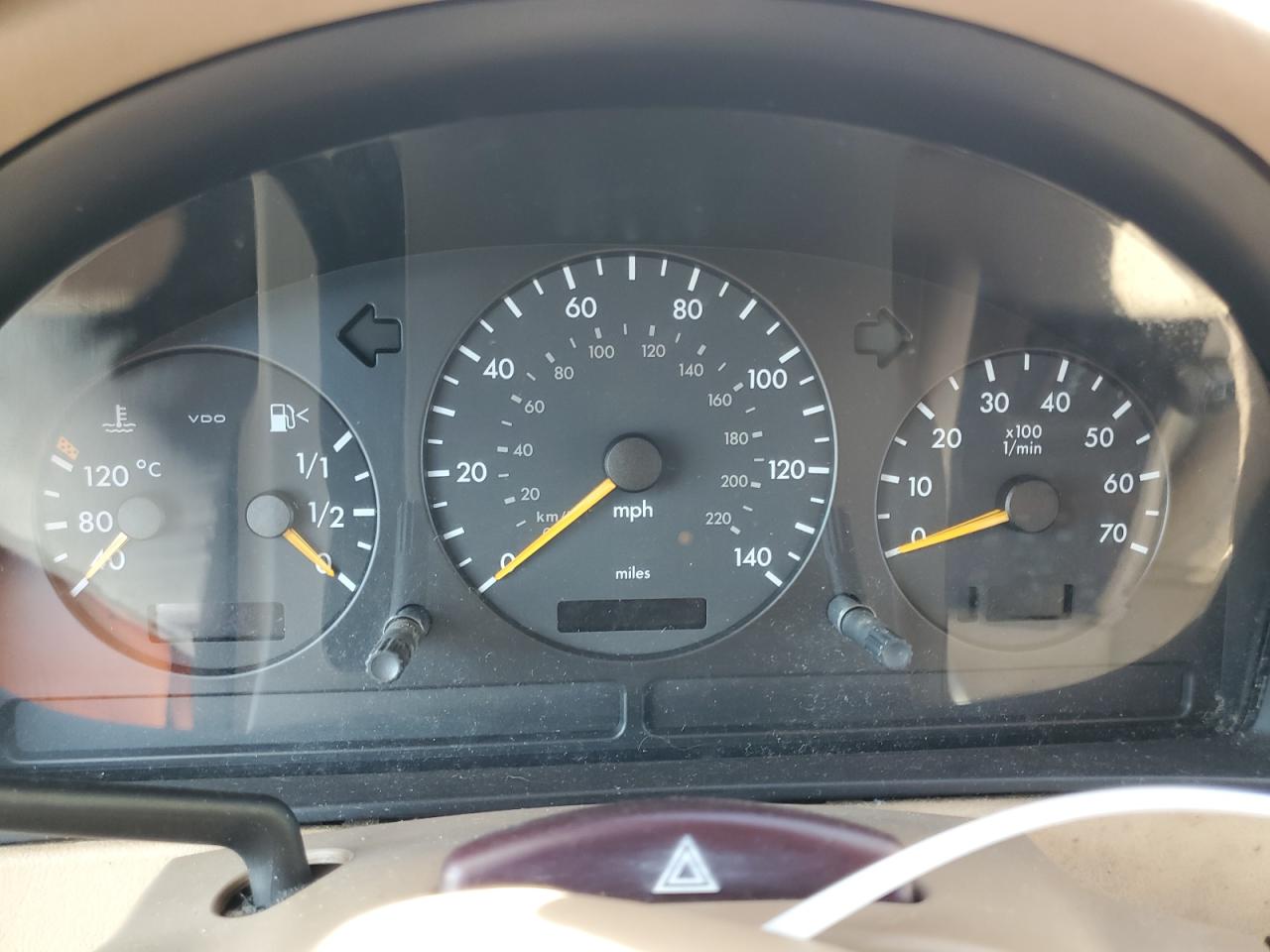 4JGAB54EXYA209331 2000 Mercedes-Benz Ml 320