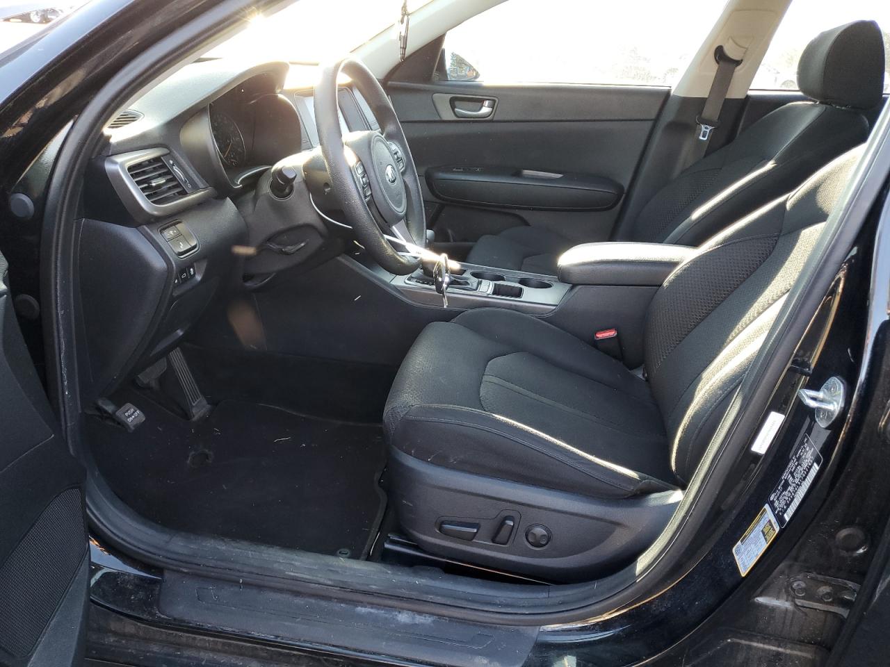 5XXGT4L31JG221657 2018 Kia Optima Lx