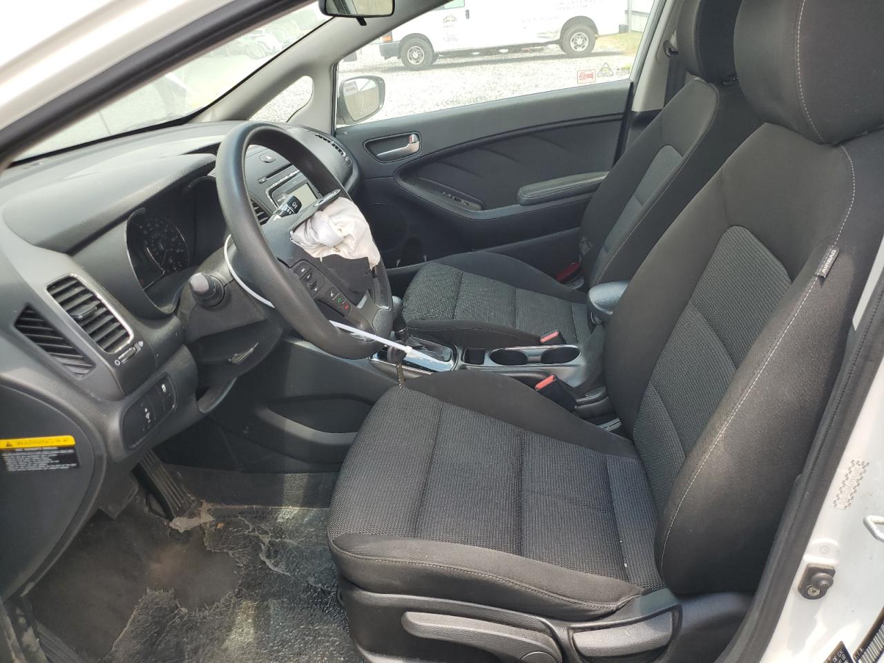 3KPFK4A70HE017570 2017 Kia Forte Lx