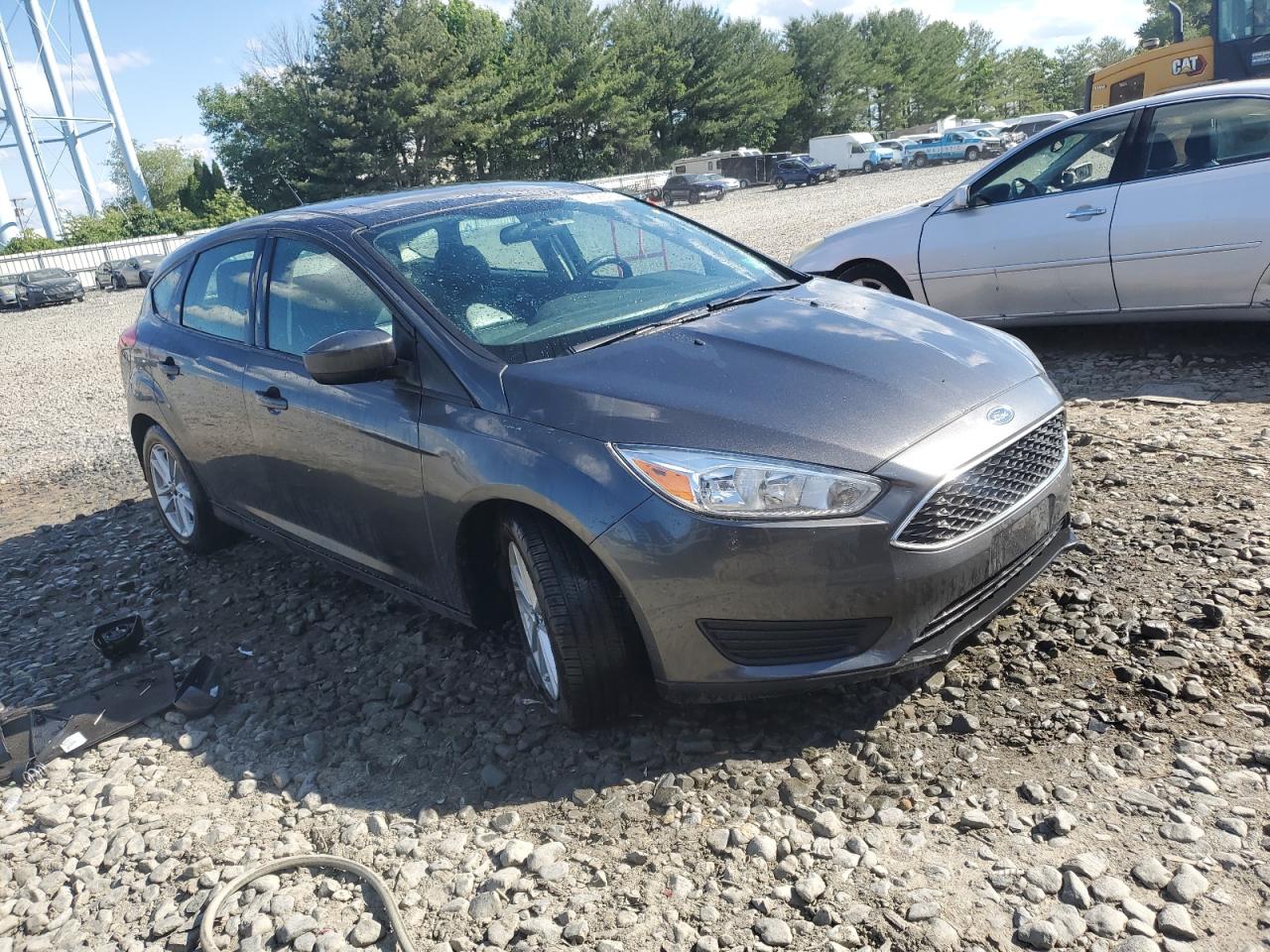 2018 Ford Focus Se vin: 1FADP3K21JL255713