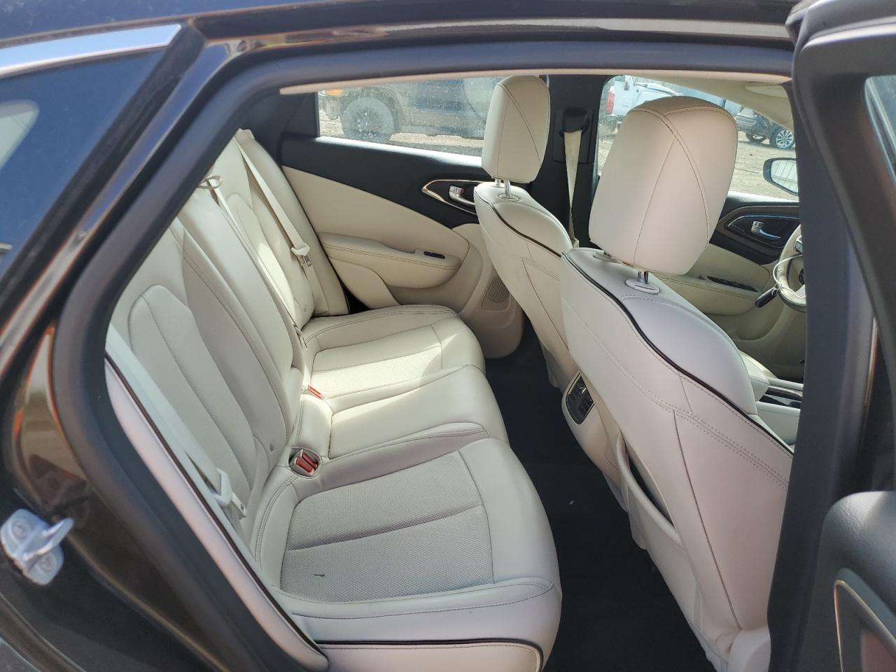 1C3CCCEG1FN553672 2015 Chrysler 200 C