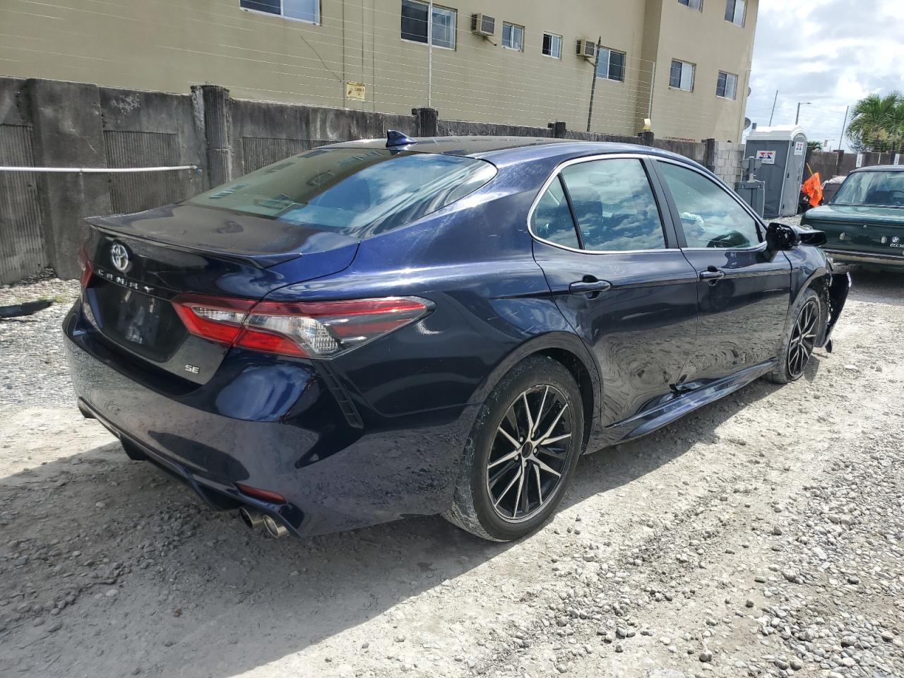 2022 Toyota Camry Se vin: 4T1G11AK6NU055033