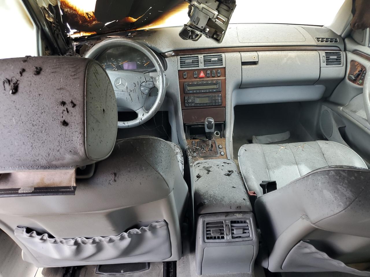 WDBJH65J41B338619 2001 Mercedes-Benz E 320