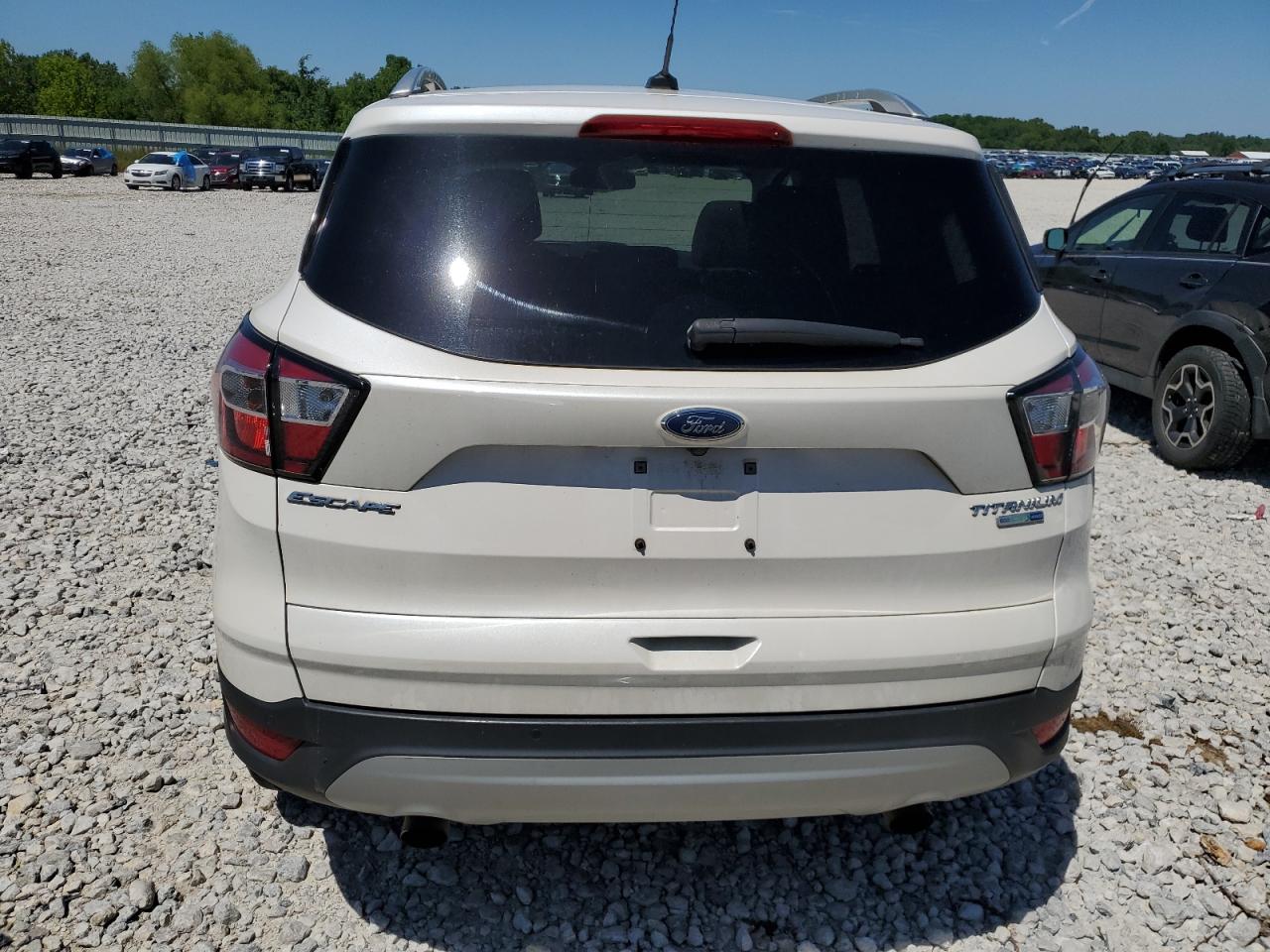 1FMCU9J92HUE33743 2017 Ford Escape Titanium