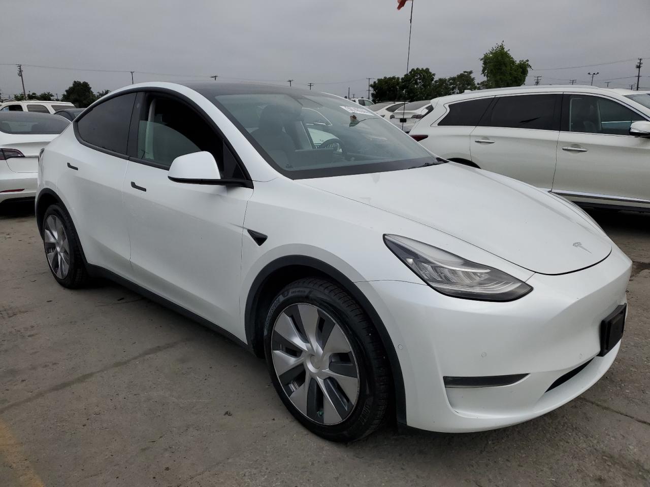 2021 Tesla Model Y vin: 5YJYGDEE3MF090228