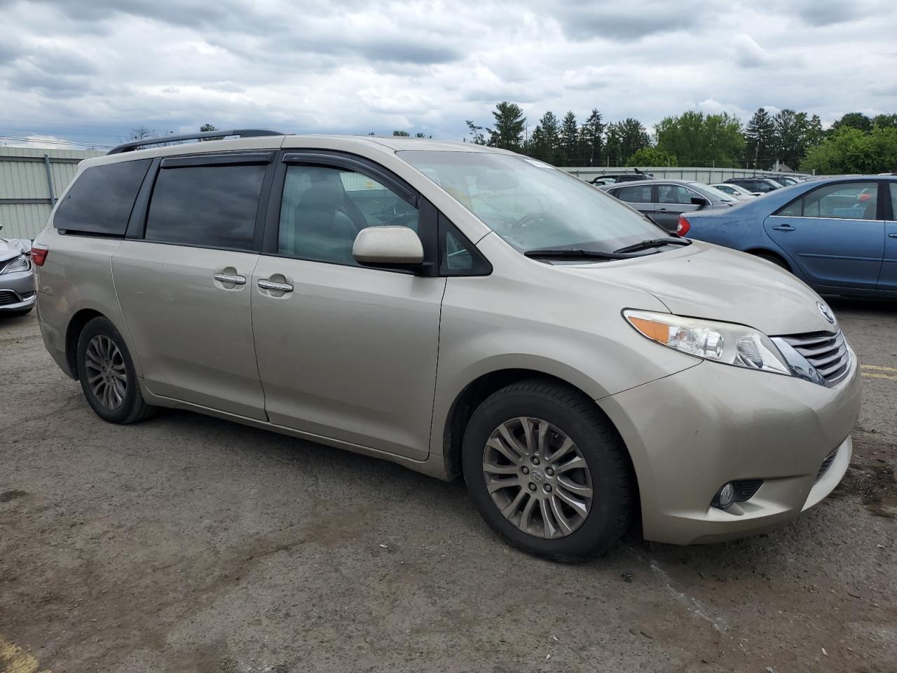 5TDYK3DC2GS708180 2016 Toyota Sienna Xle