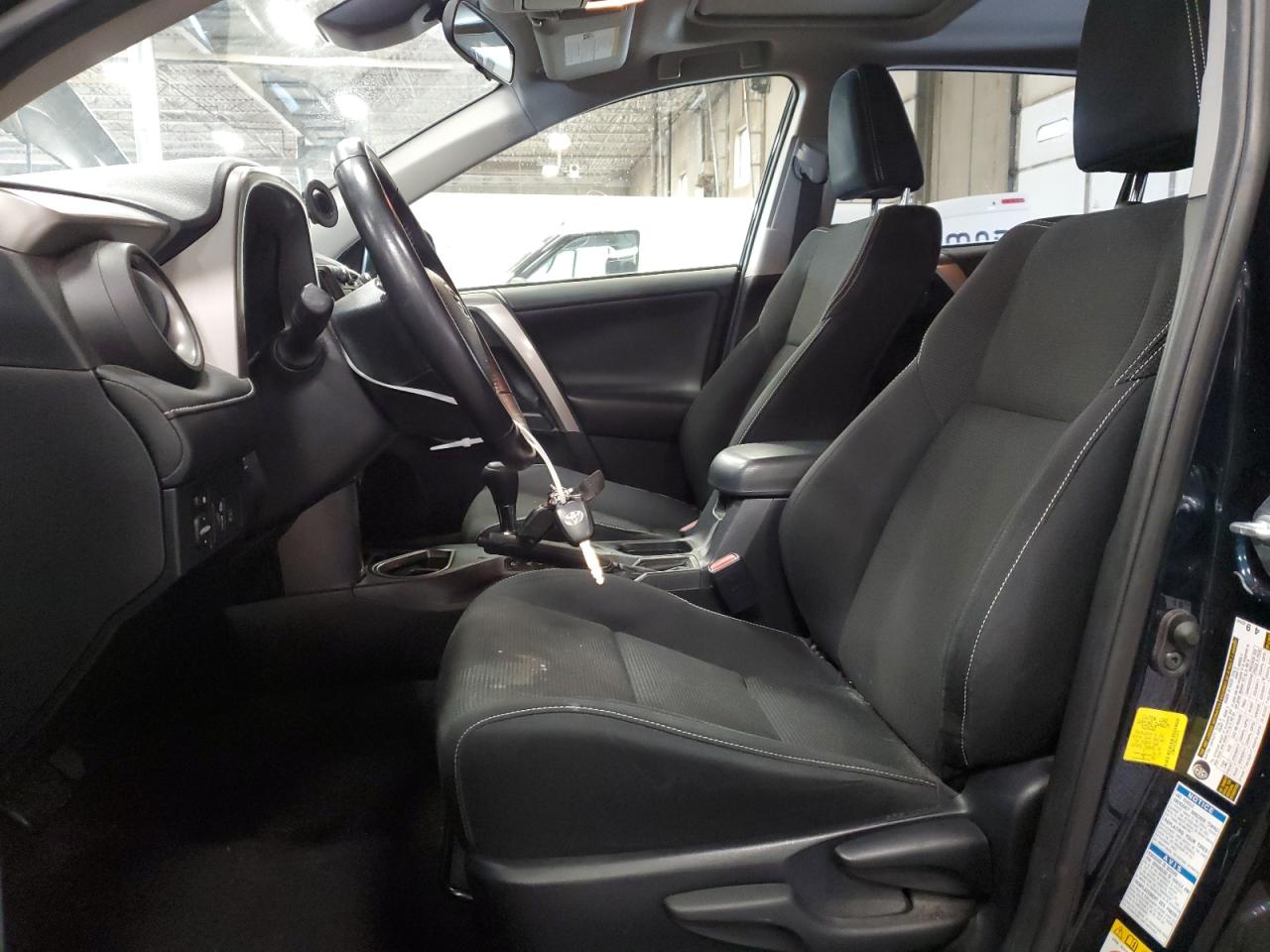 JTMRFREV8HJ123078 2017 Toyota Rav4 Xle