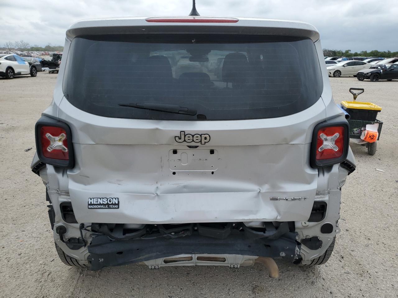 ZACCJAAT7GPC74762 2016 Jeep Renegade Sport