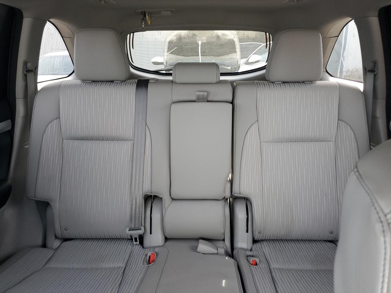 5TDBKRFH5FS178092 2015 Toyota Highlander Le