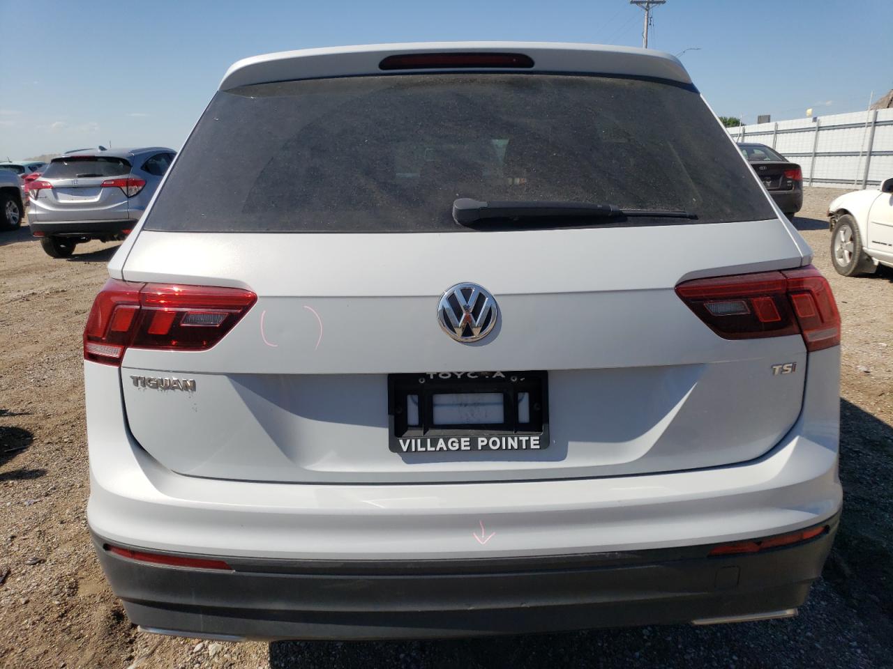 3VV1B7AX6JM129461 2018 Volkswagen Tiguan S