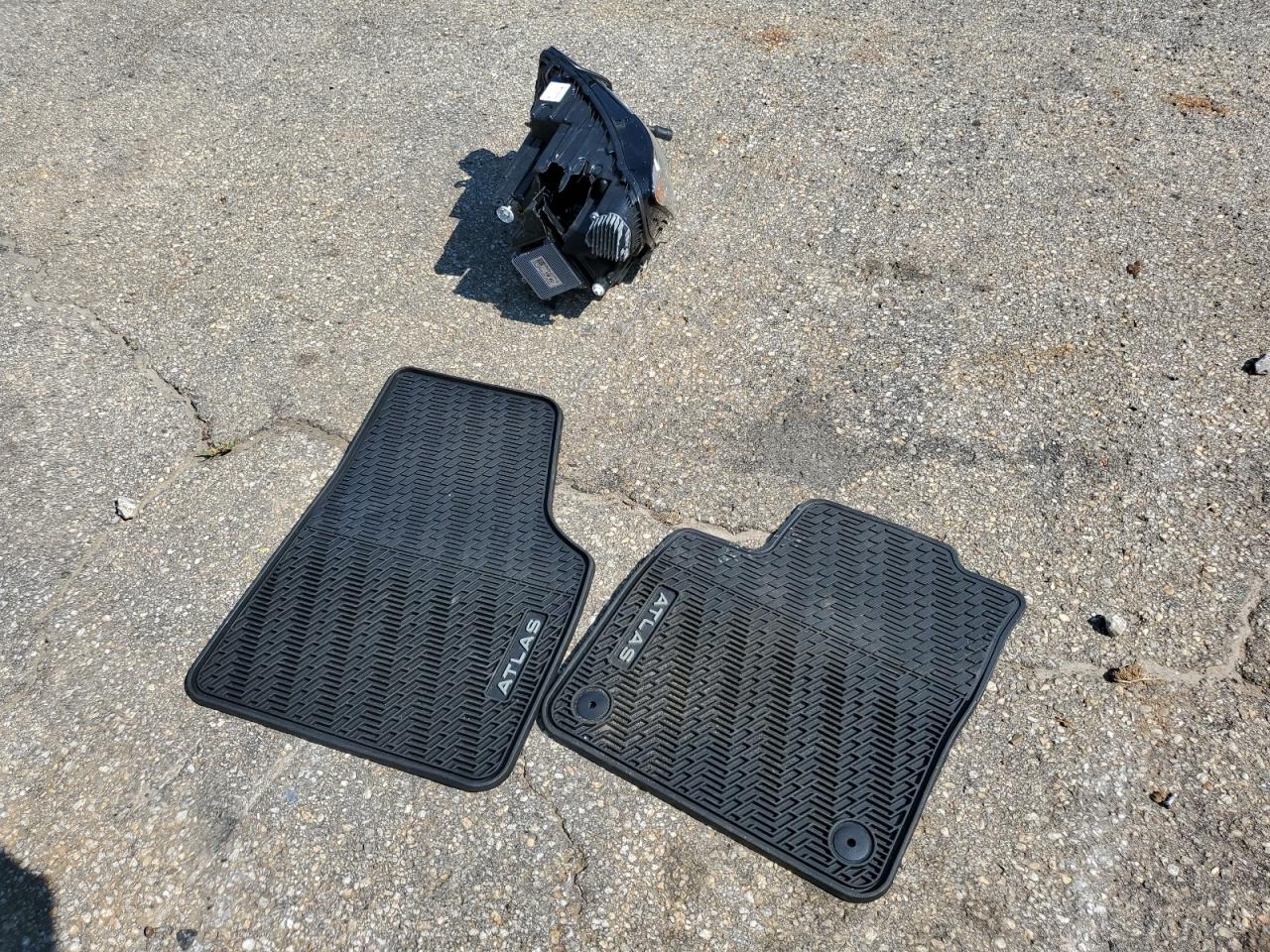 1V2AE2CA2RC234768 2024 Volkswagen Atlas Cross Sport Sel R-Line