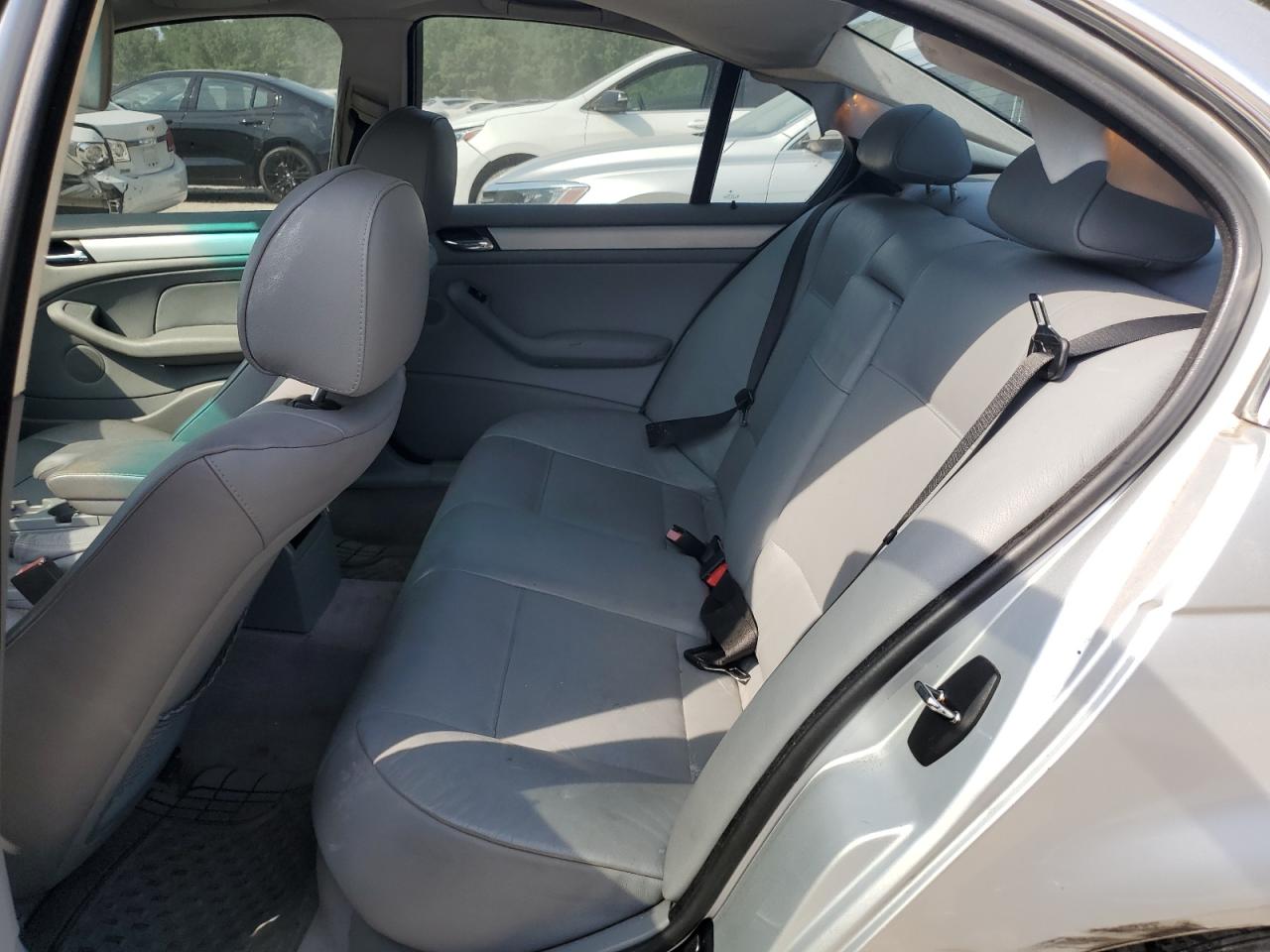 WBAAV53421JS95158 2001 BMW 330 I